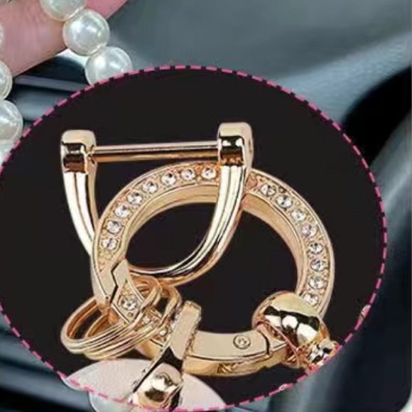 NWT Faux Pearl Beaded Bracelet Keychain Minnie Mouse Ears Pattern Leather - Picture 2 of 5